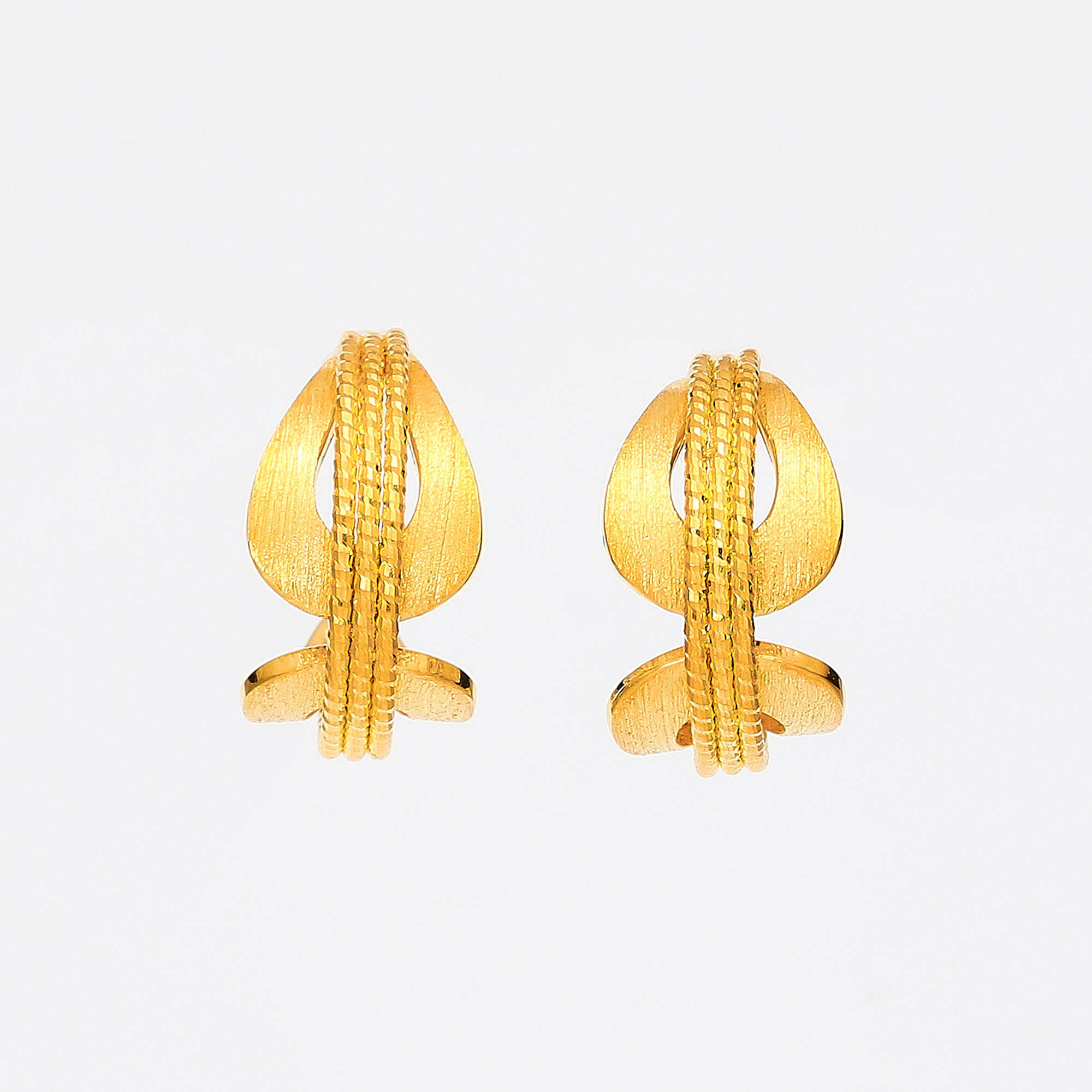 Luxurious Silk Light · 5G Gold Italian Filigree Stud Earrings