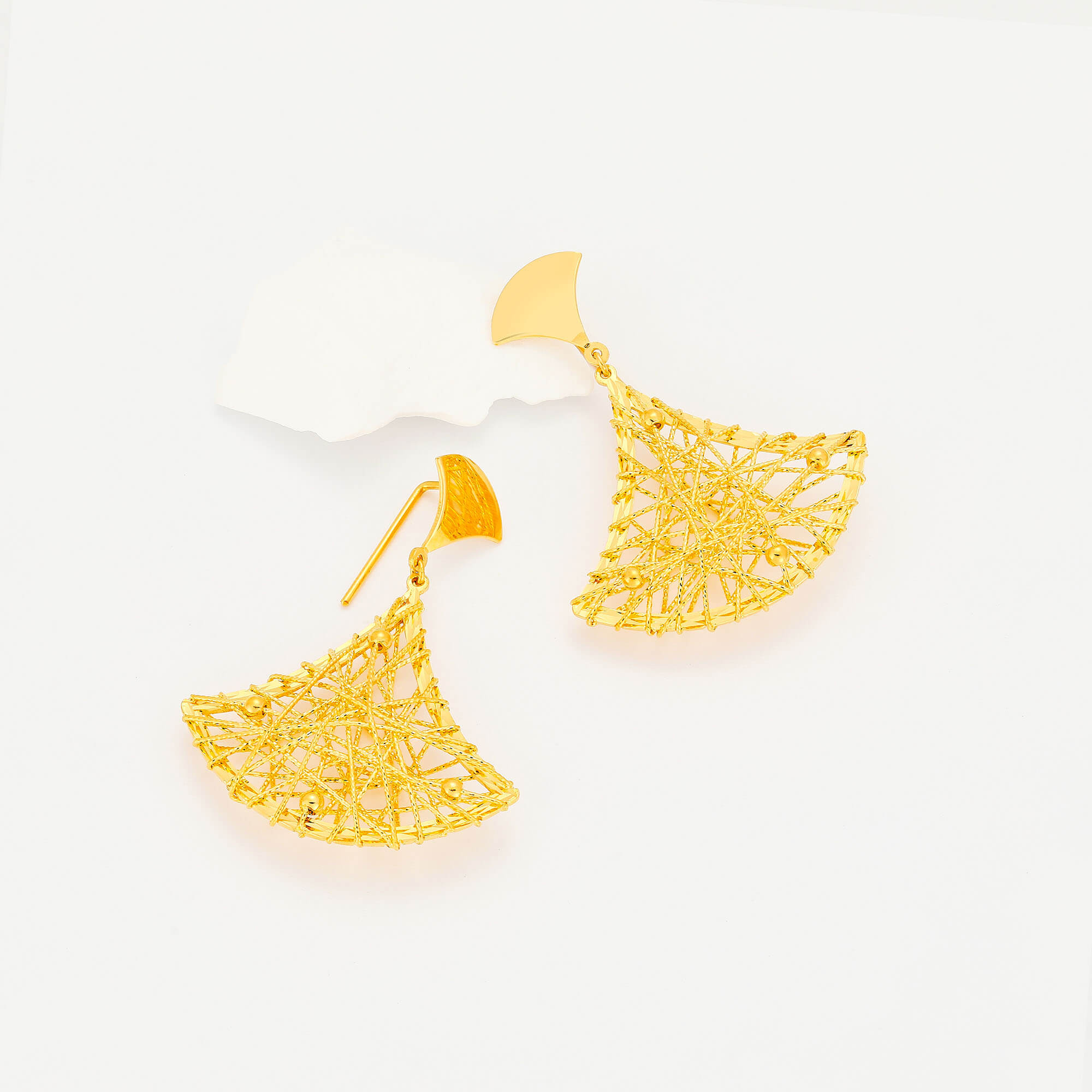 Elegant Flowing Light · 5G Gold Filigree Ginkgo Earrings