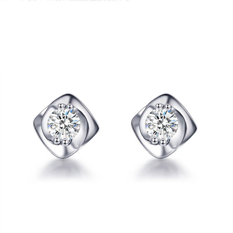  18K rose gold four-leaf clover diamond earrings for women.