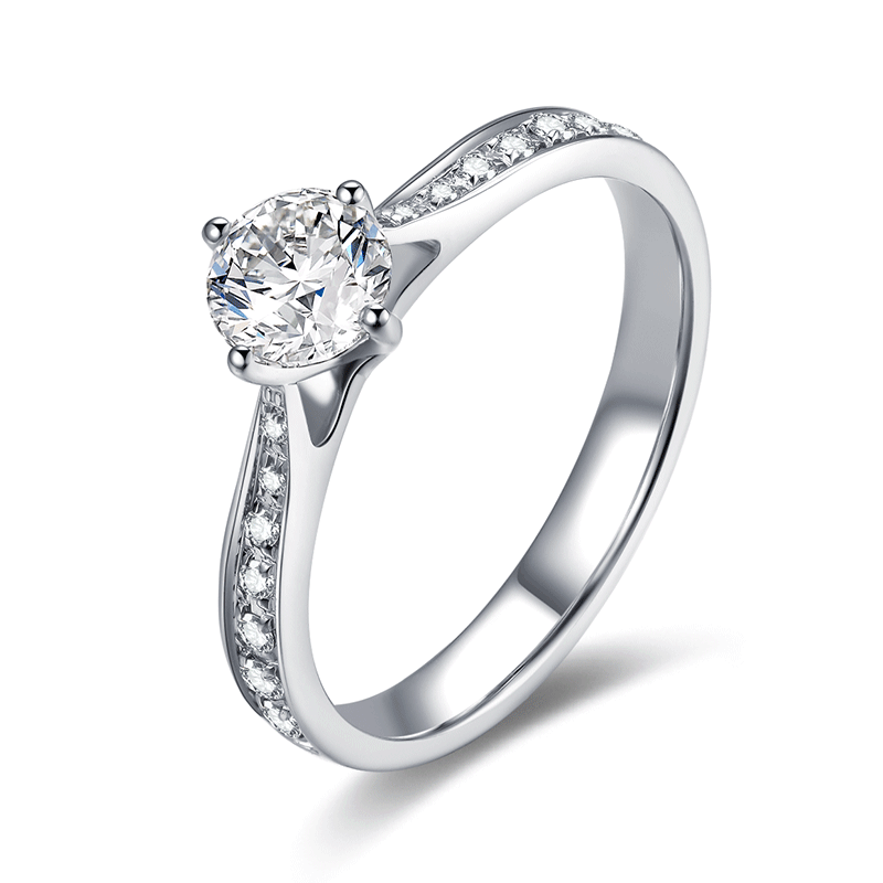 Women's 18K gold diamond cluster ring.