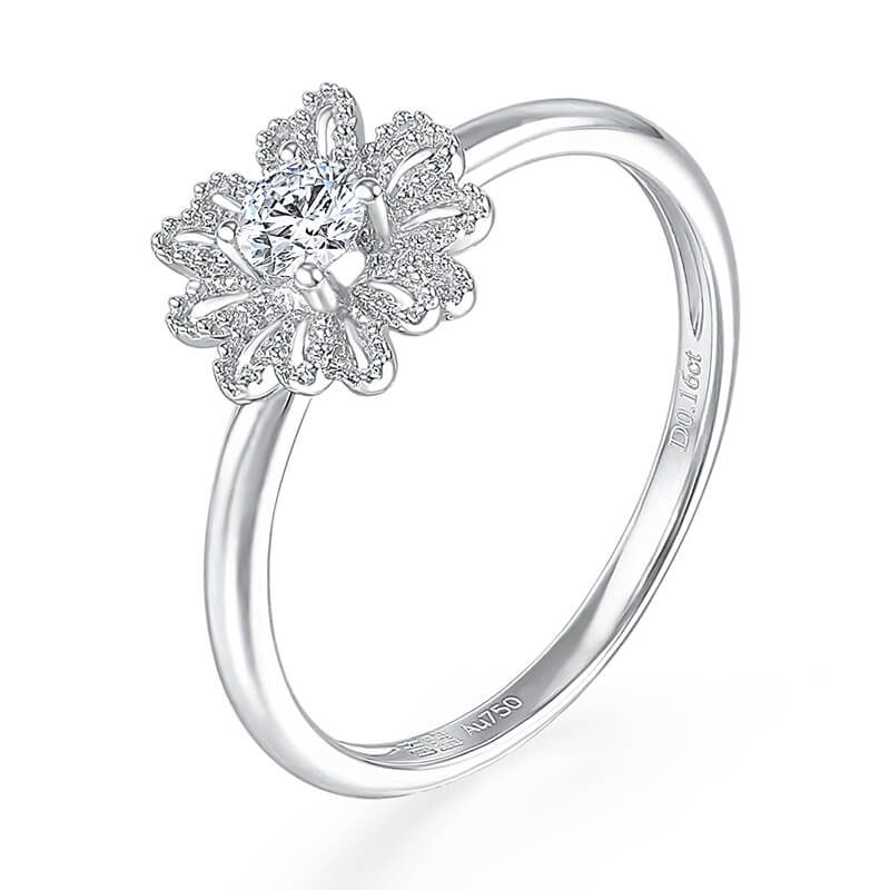 18K white gold diamond-set ring, Daisy Radiance Series.